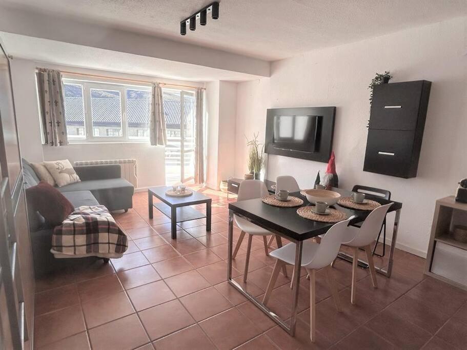 Little Rest Montblanc 6 Pax Personas Wifi Garaje Plaza Pradollano Apartment โมนาชิล ภายนอก รูปภาพ